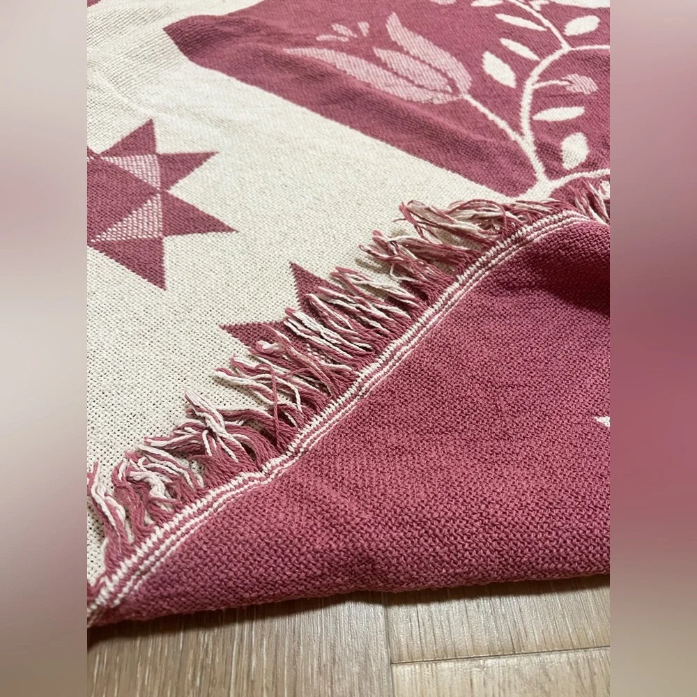 Woven Throw Reversible Pink /White Blanket Fringe 70x48